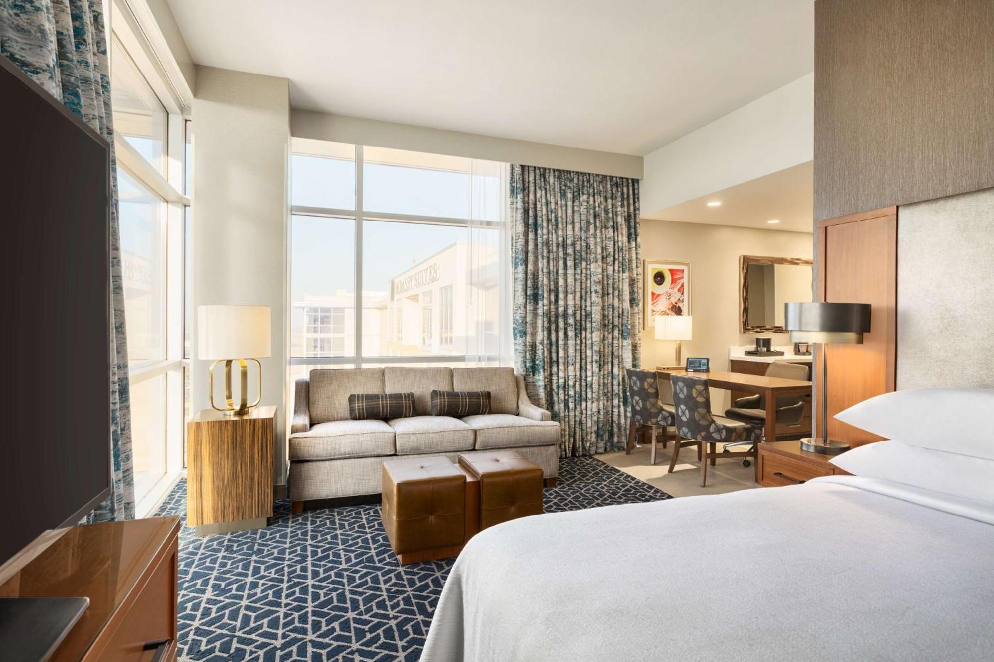 Hotel Embassy By Hilton Convention Center 4*