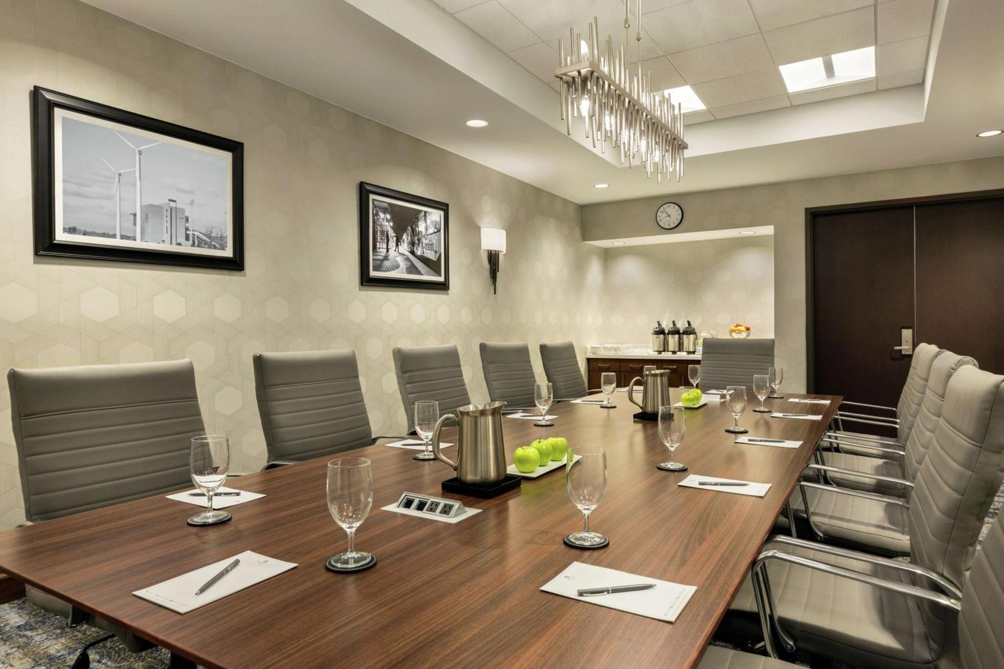 Hotel Embassy By Hilton Convention Center Denton