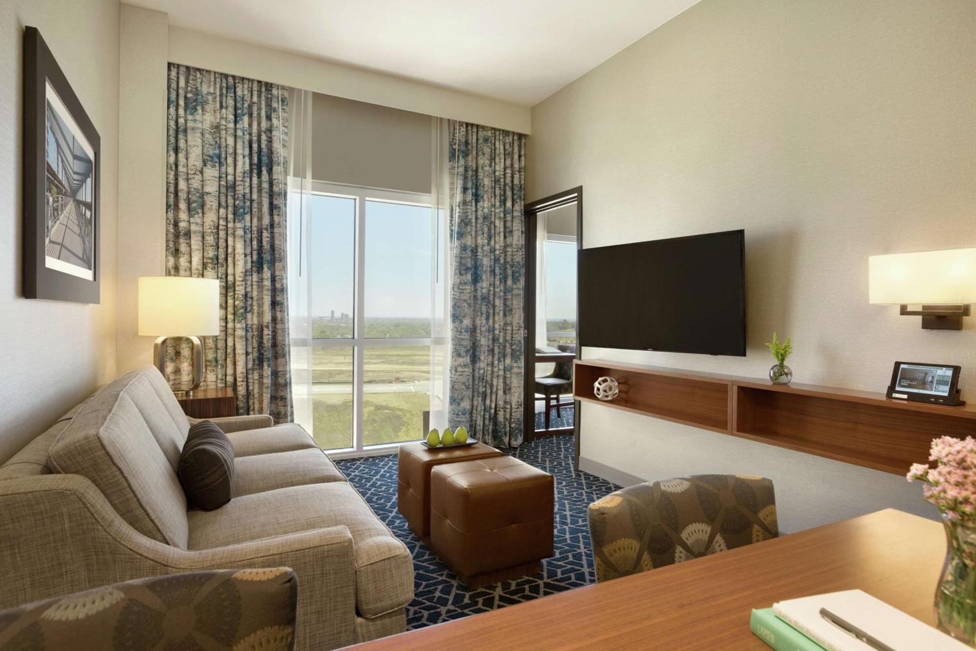 Hotel Embassy By Hilton Convention Center