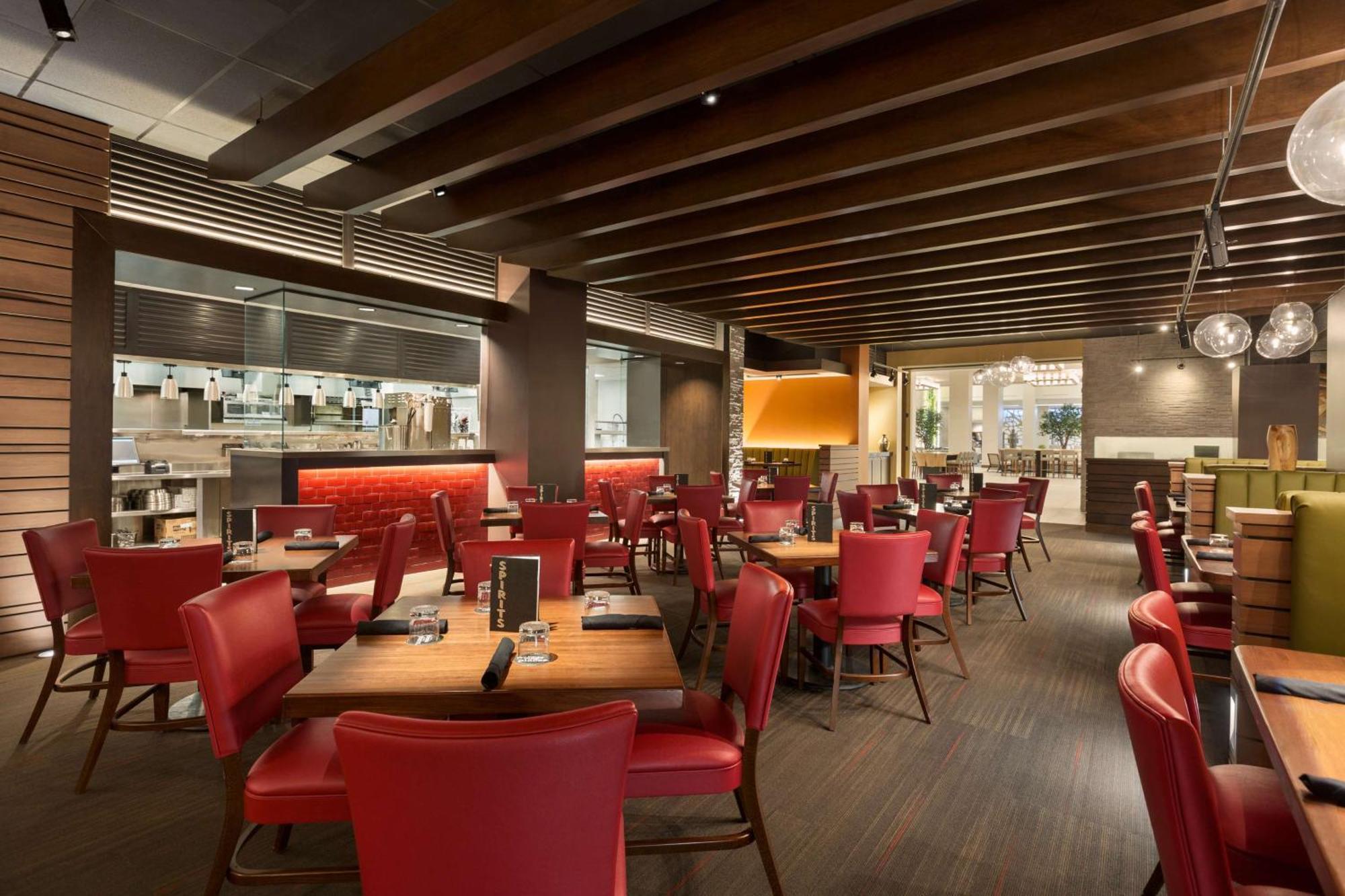Hotel Embassy By Hilton Convention Center 4*