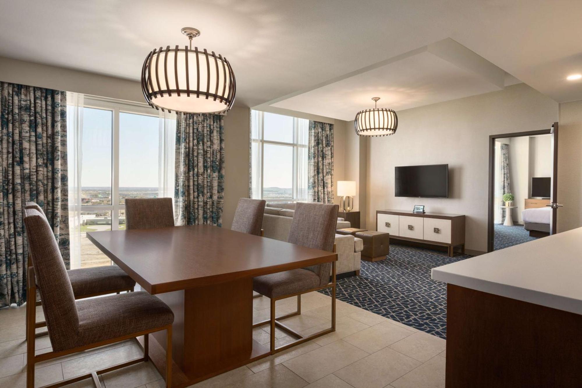 Hotel Embassy By Hilton Convention Center 4*